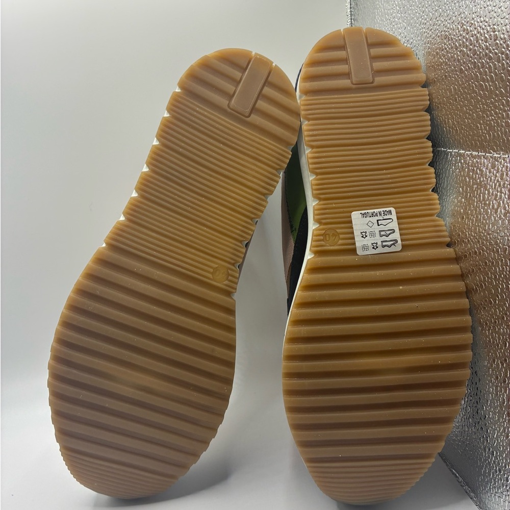 Boden Women’s “Milkshake” Colourblock Sneakers - Picture 4 of 4